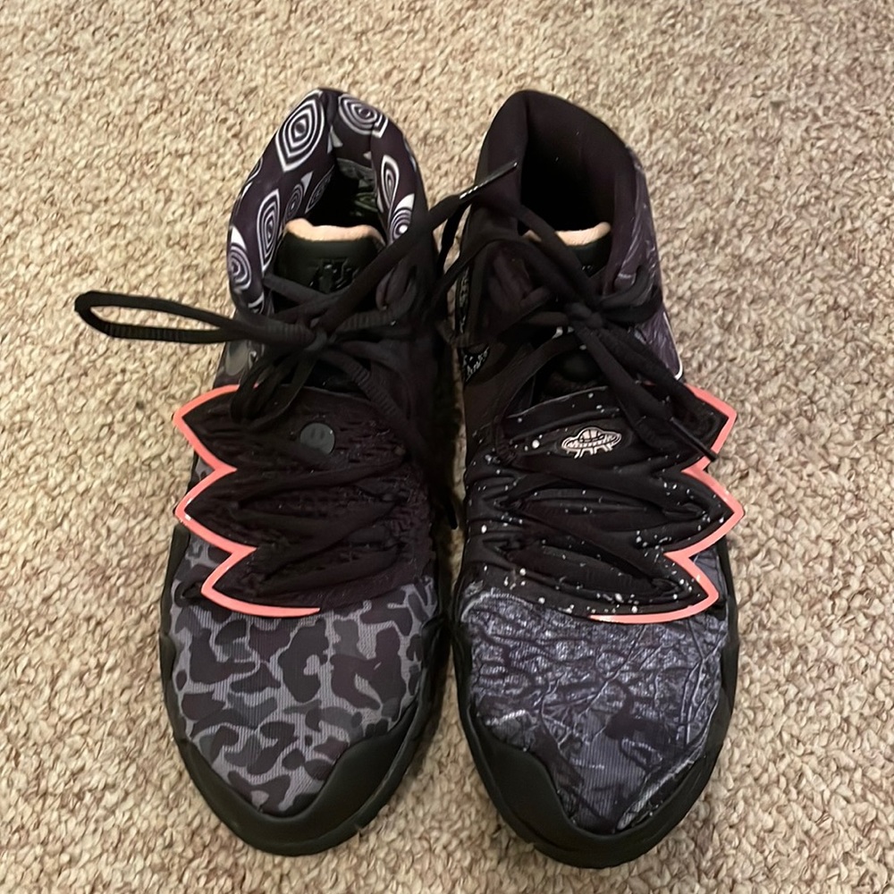 Limited Edition Kyrie Irving Basketball Shoes